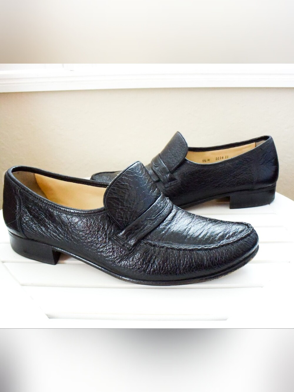 *Bally's* Vintage Mens Black Penny Loafers. Made in Switzerland. Size 9.5M #2114